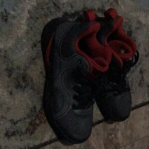 Black and Red Sneakers NIKE bascketball shoes (USED ONCE)